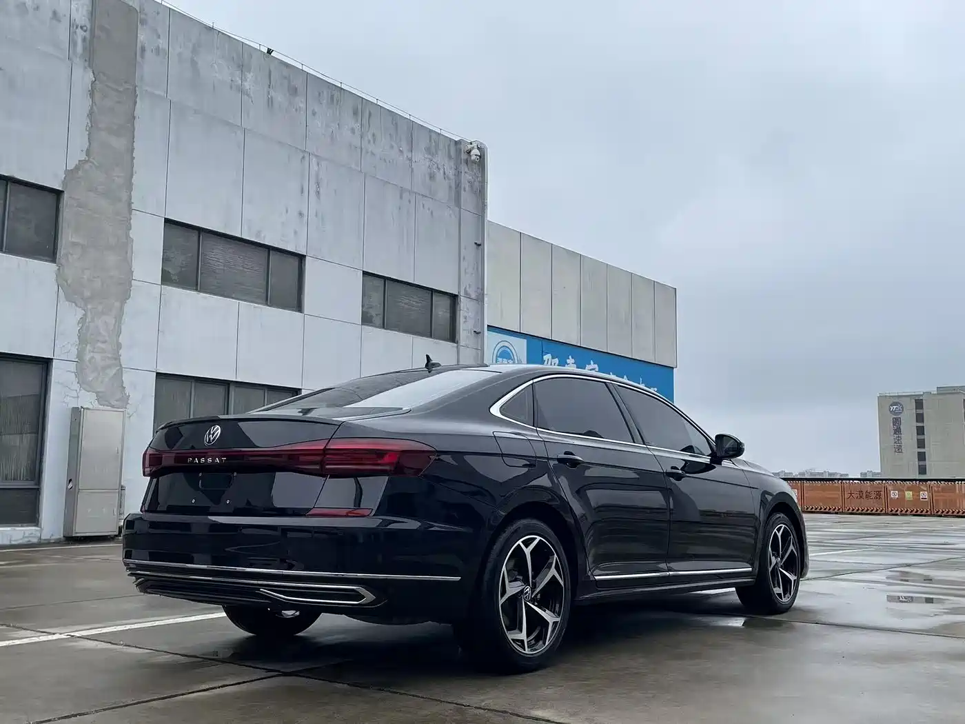 Volkswagen Passat 2025 Outstanding 380TSI Starlight Dragon Soaring Edition фото 9