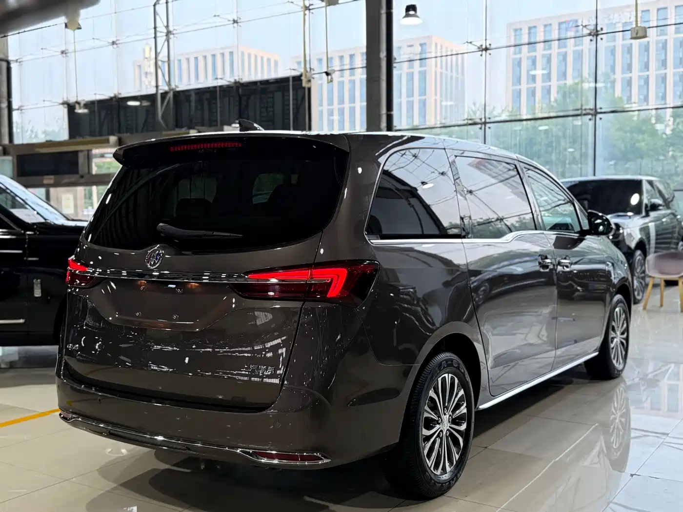 Buick GL8 2023 Facelift Land Business Class Luxury фото 19