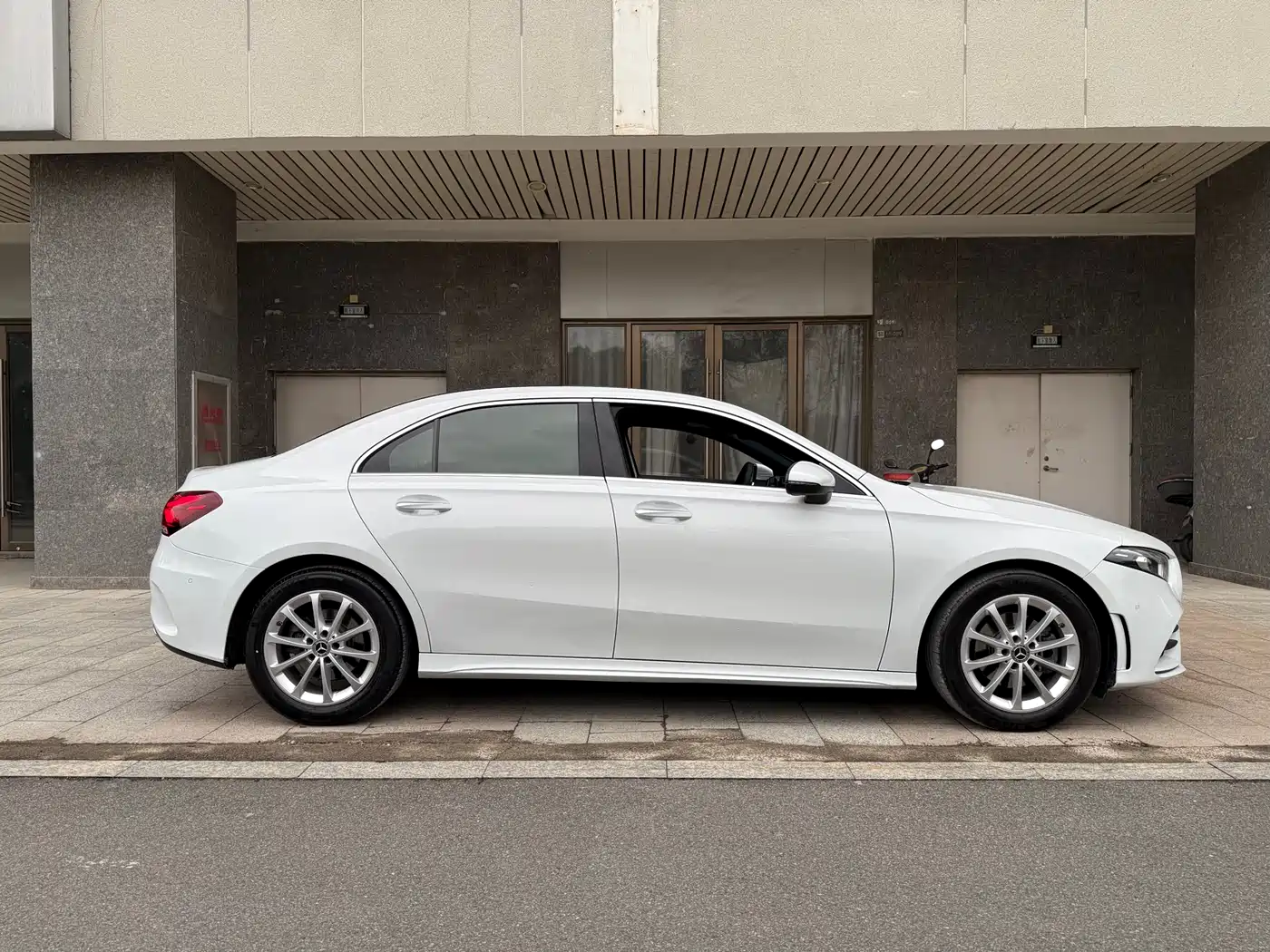 Mercedes-Benz A-Class 2020 A 200 L Sport Sedan фото 5