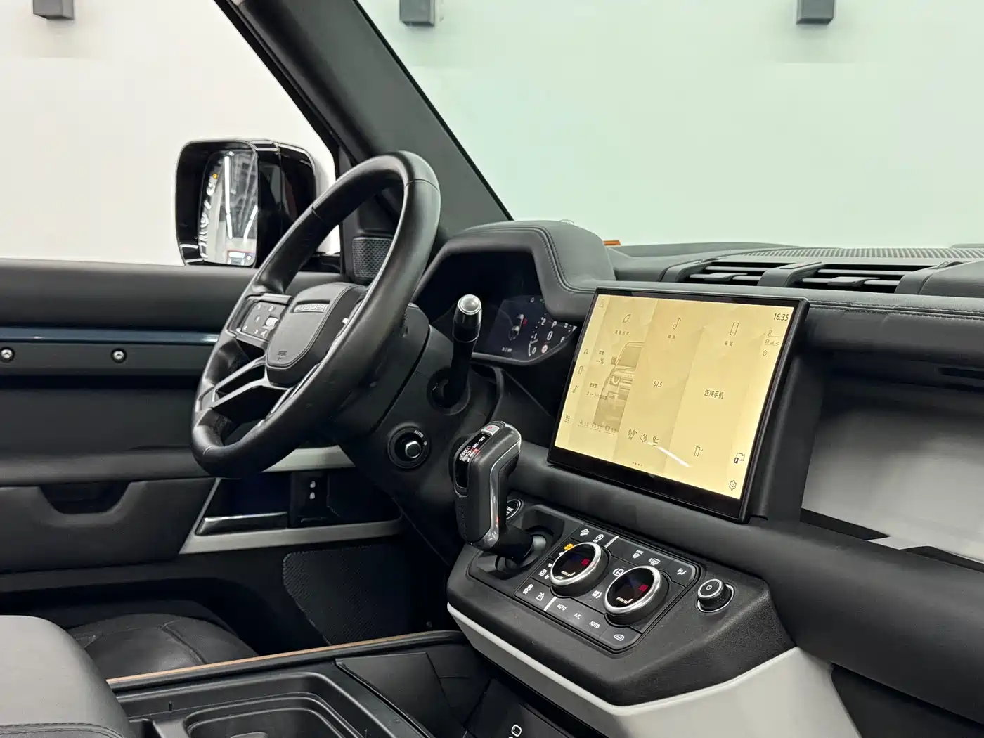Land Rover Defender 2022 90 2.0T P300 X-DYNAMIC HSE фото 9