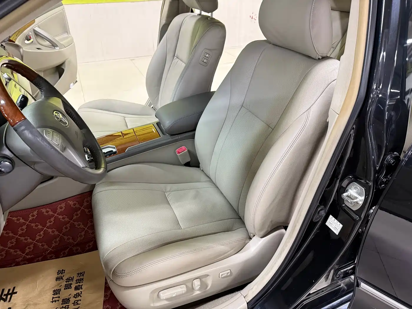 Toyota Camry 2013 200G Classic Luxury Edition фото 12