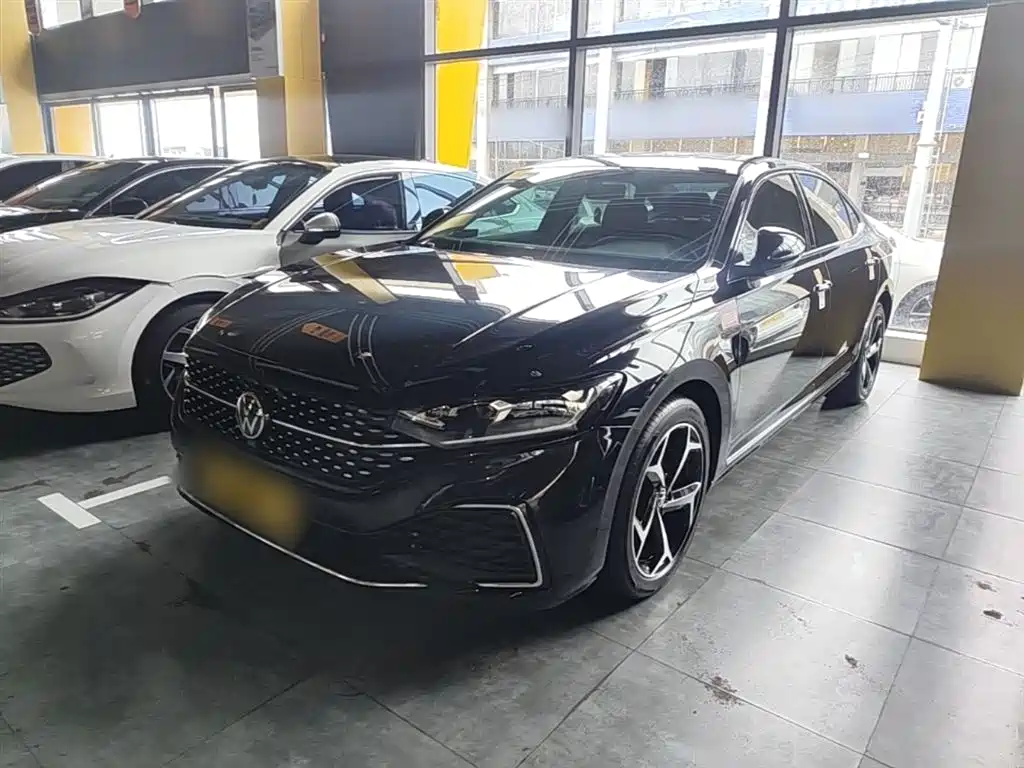Volkswagen Passat 2025 Outstanding 380TSI Starlight Dragon Soaring Edition