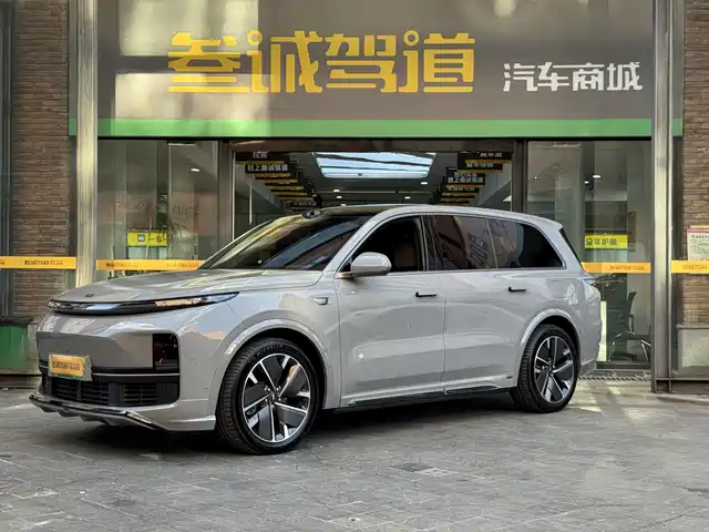 Li Auto Li Xiang L9 2025