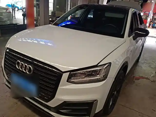 Audi Q2L 2020