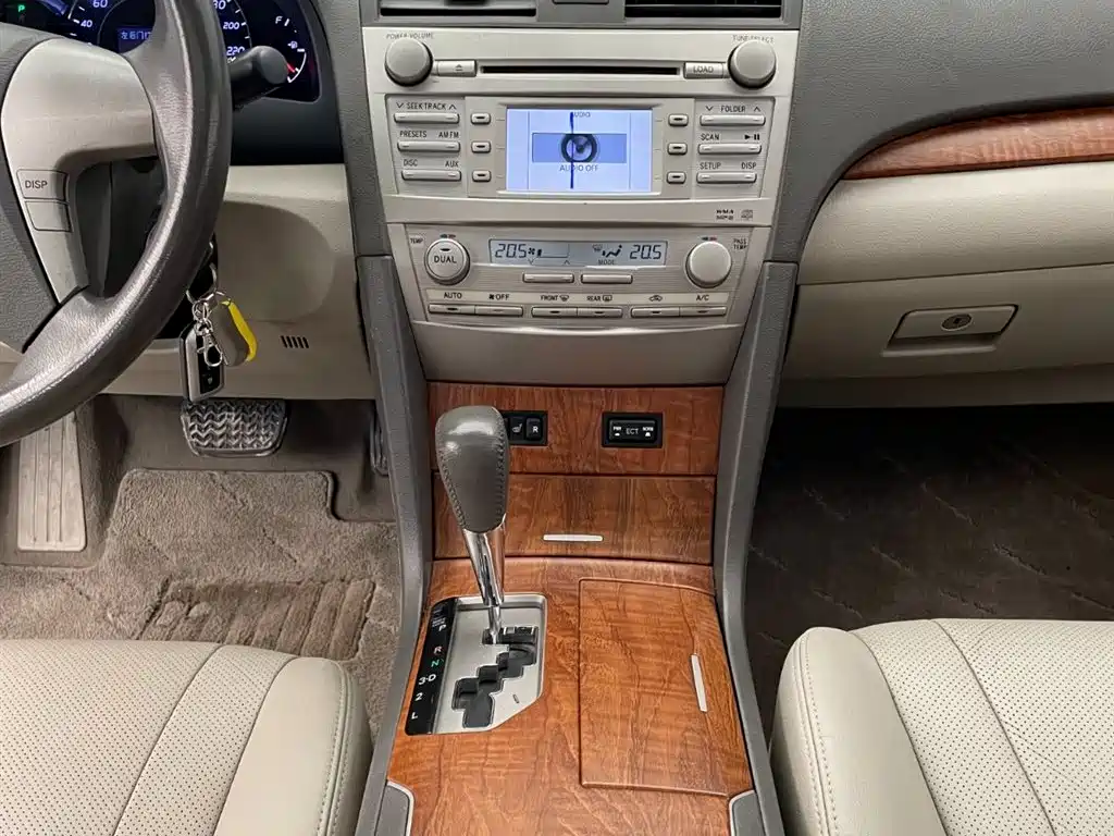 Toyota Camry 2011 240G Classic Anniversary Edition фото 9