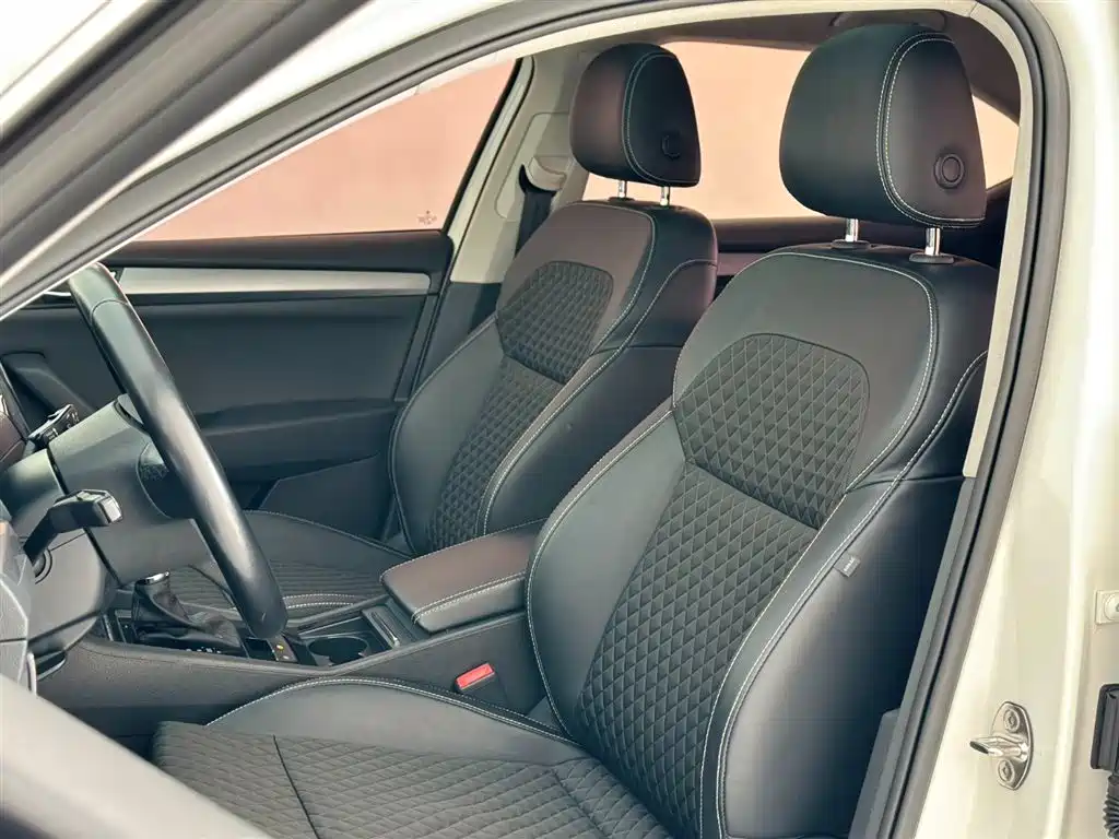 Škoda Superb 2016 TSI330 DSG Pioneer Edition фото 21