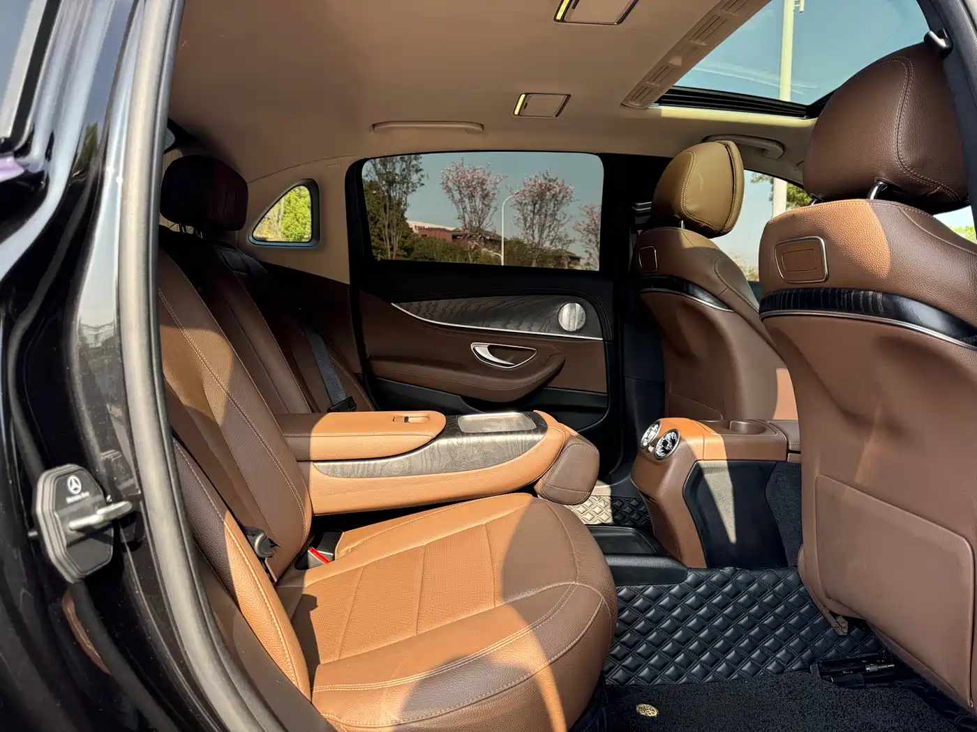Mercedes-Benz E-Class 2019 E 200 L Sport 4MATIC фото 6