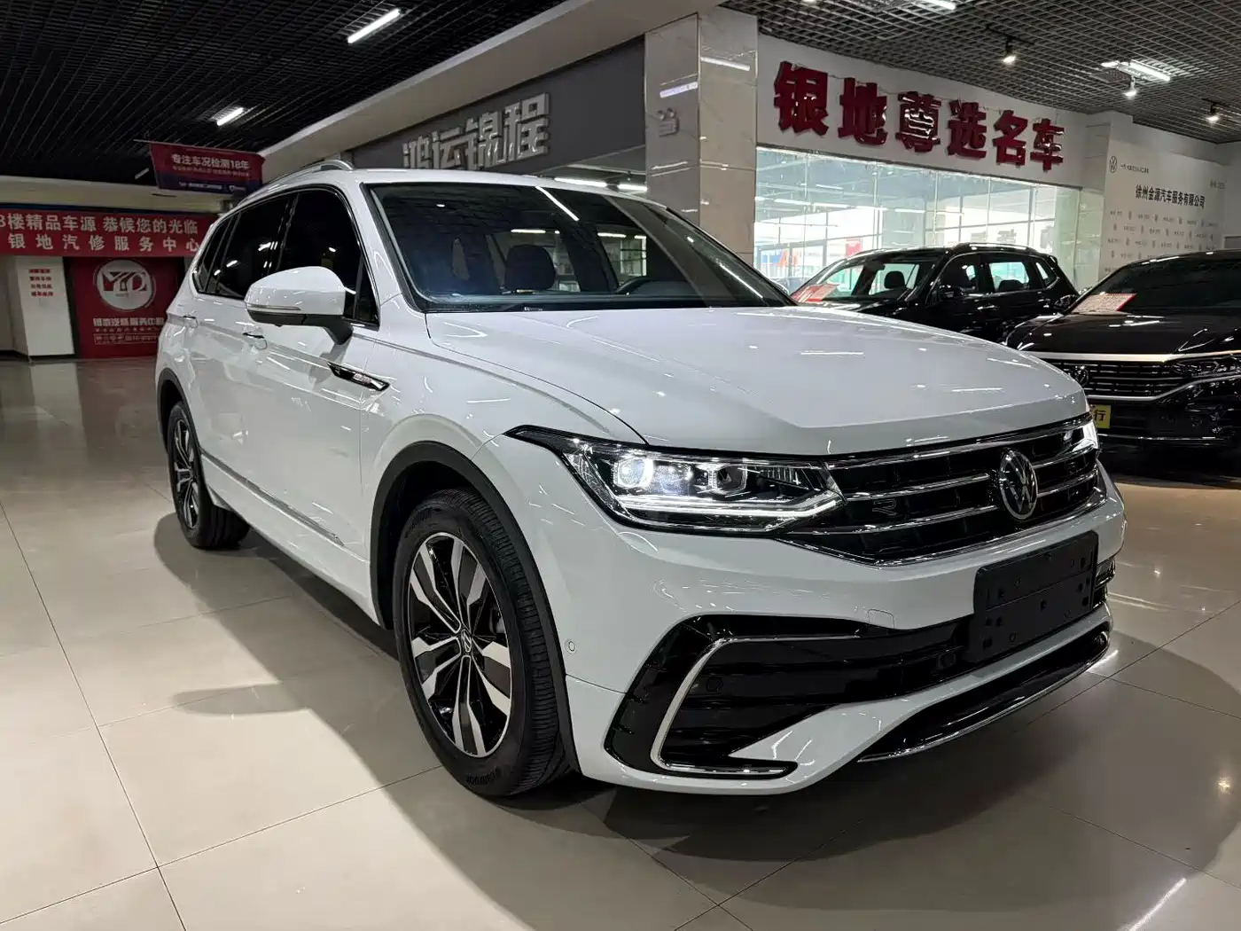 Volkswagen Tiguan L 2024 330TSI Automatic 2WD R-Line Premium Enjoyment Edition фото 3