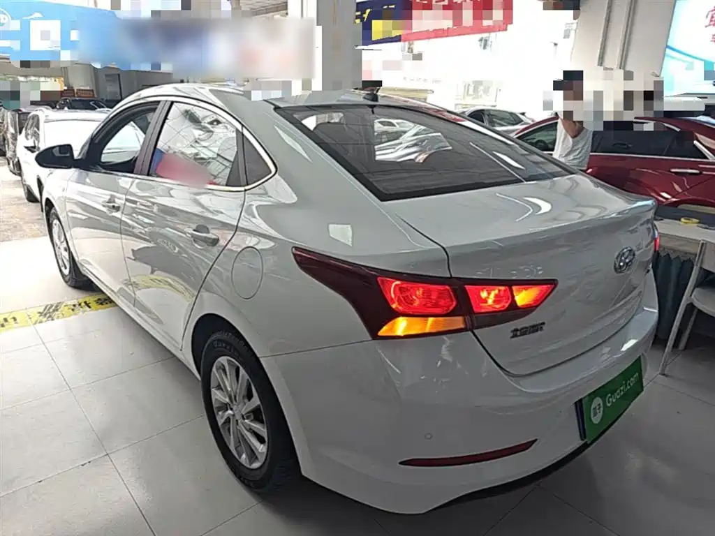 Hyundai Verna 2016 1.4L Automatic Cool Edition GLS фото 5