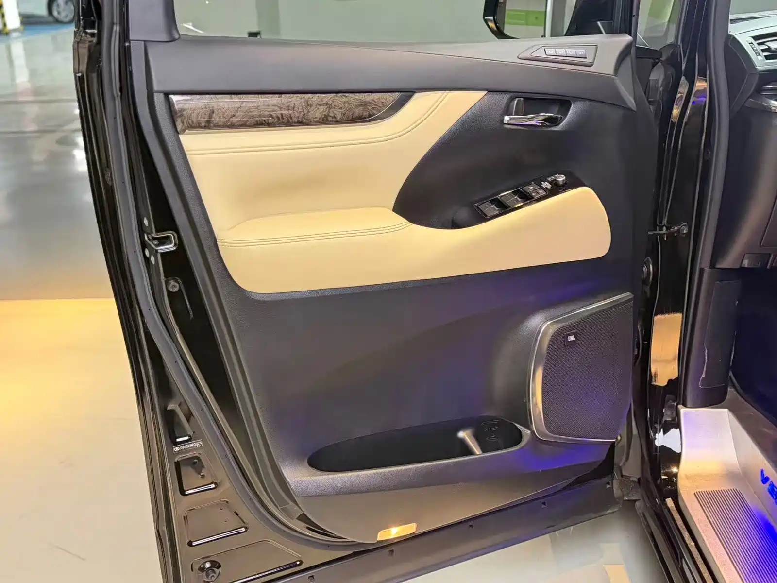 Фото 16 - Toyota Vellfire