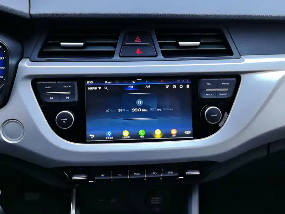 Фото 13 - Geely Vision X3