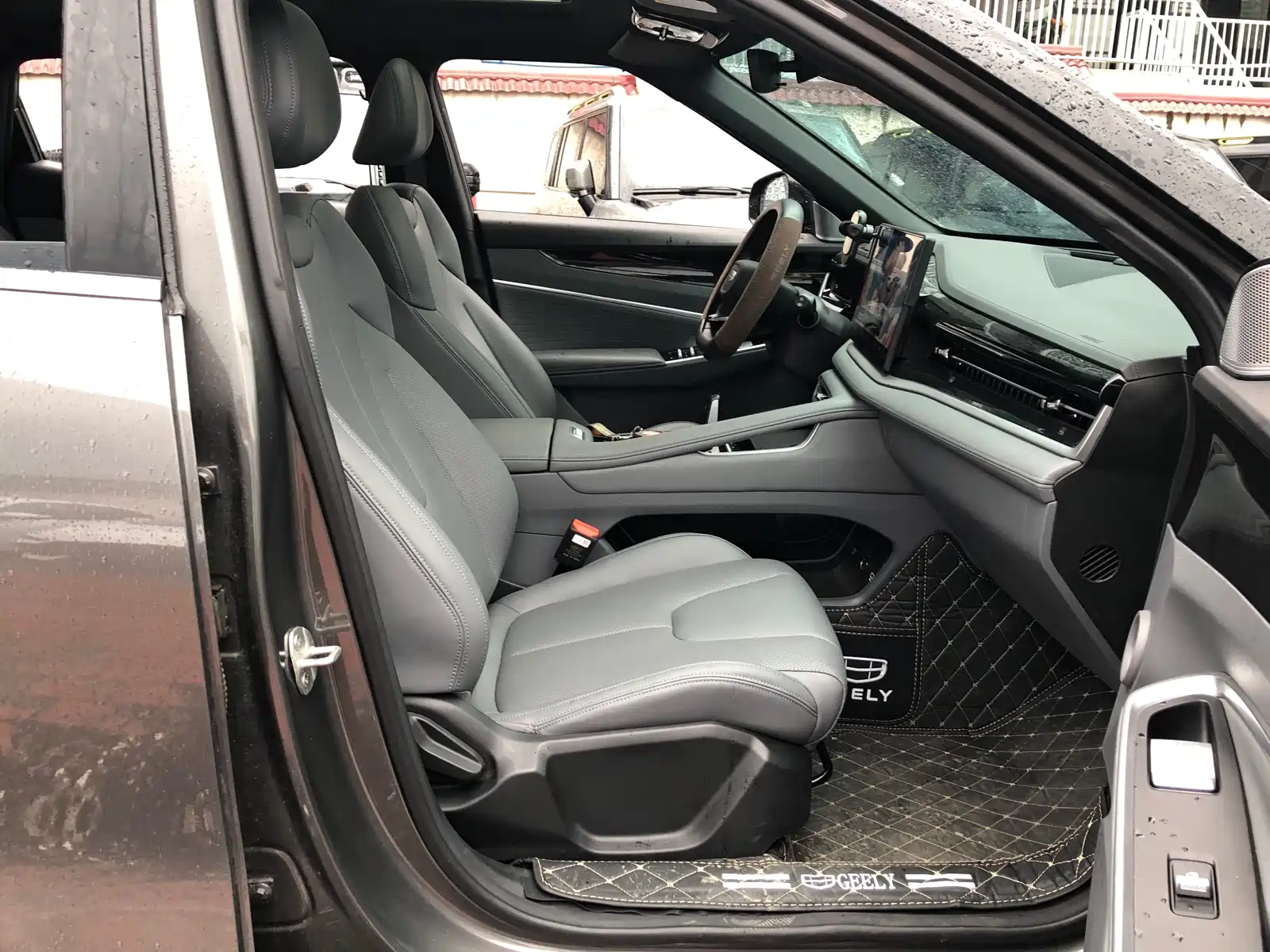 Фото 5 - Geely Atlas