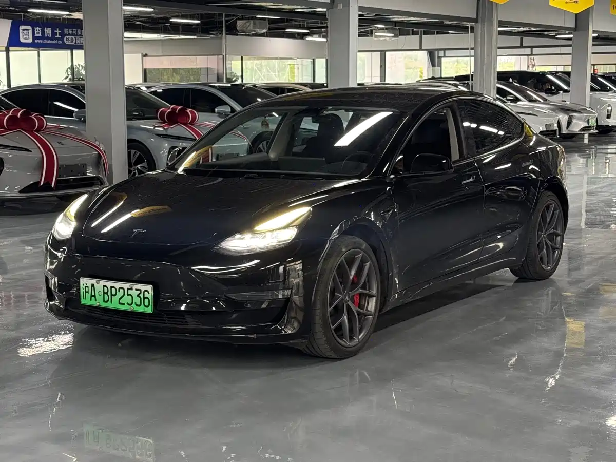 TESLA MODEL 3