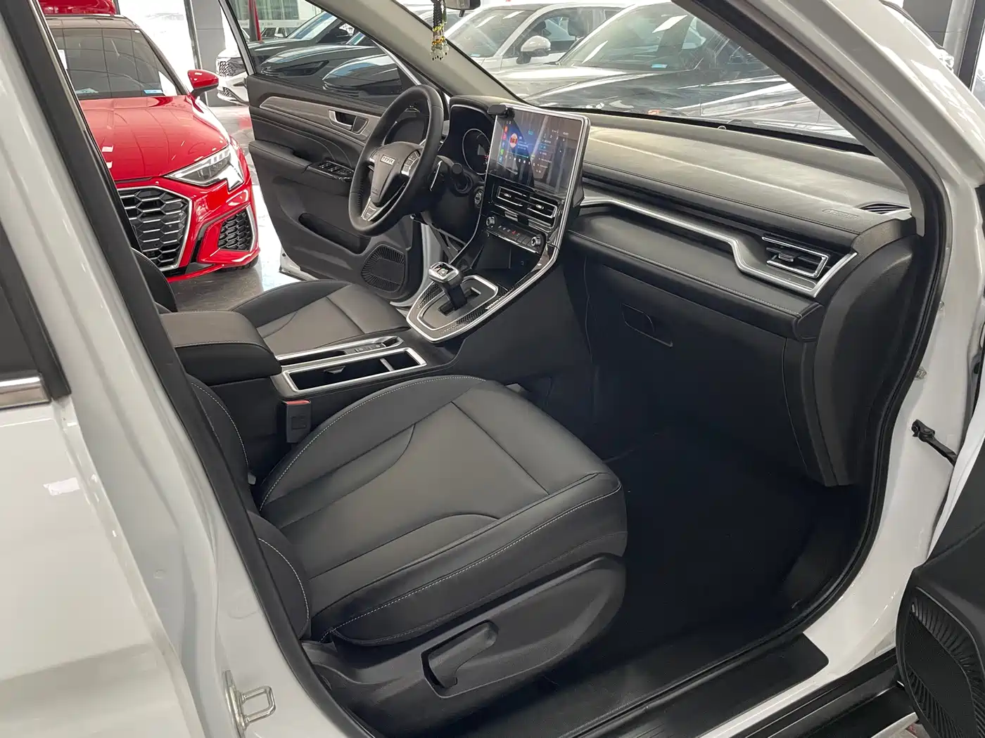 Haval M6 2023 PLUS 1.5T DCT Luxury Smart Connect фото 12