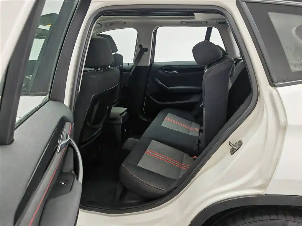 BMW X1 2013 sDrive18i Sport Design Package фото 15