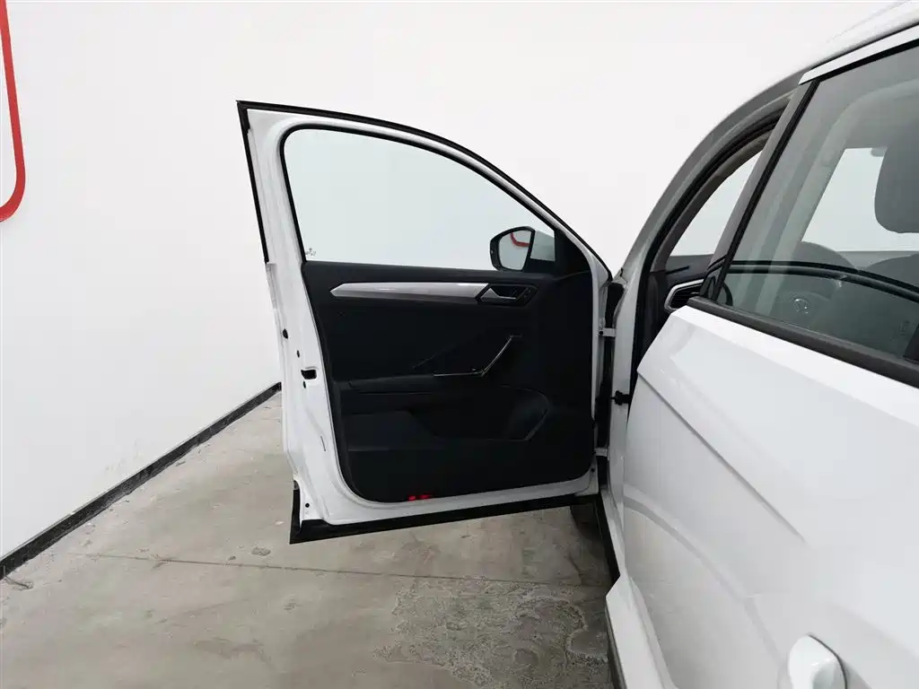 VOLKSWAGEN T ROC EXPLORING SONGS