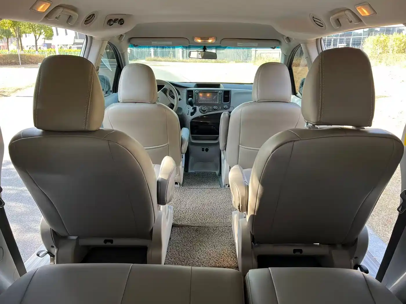 Toyota Sienna 2015 3.5L 2WD LE фото 5