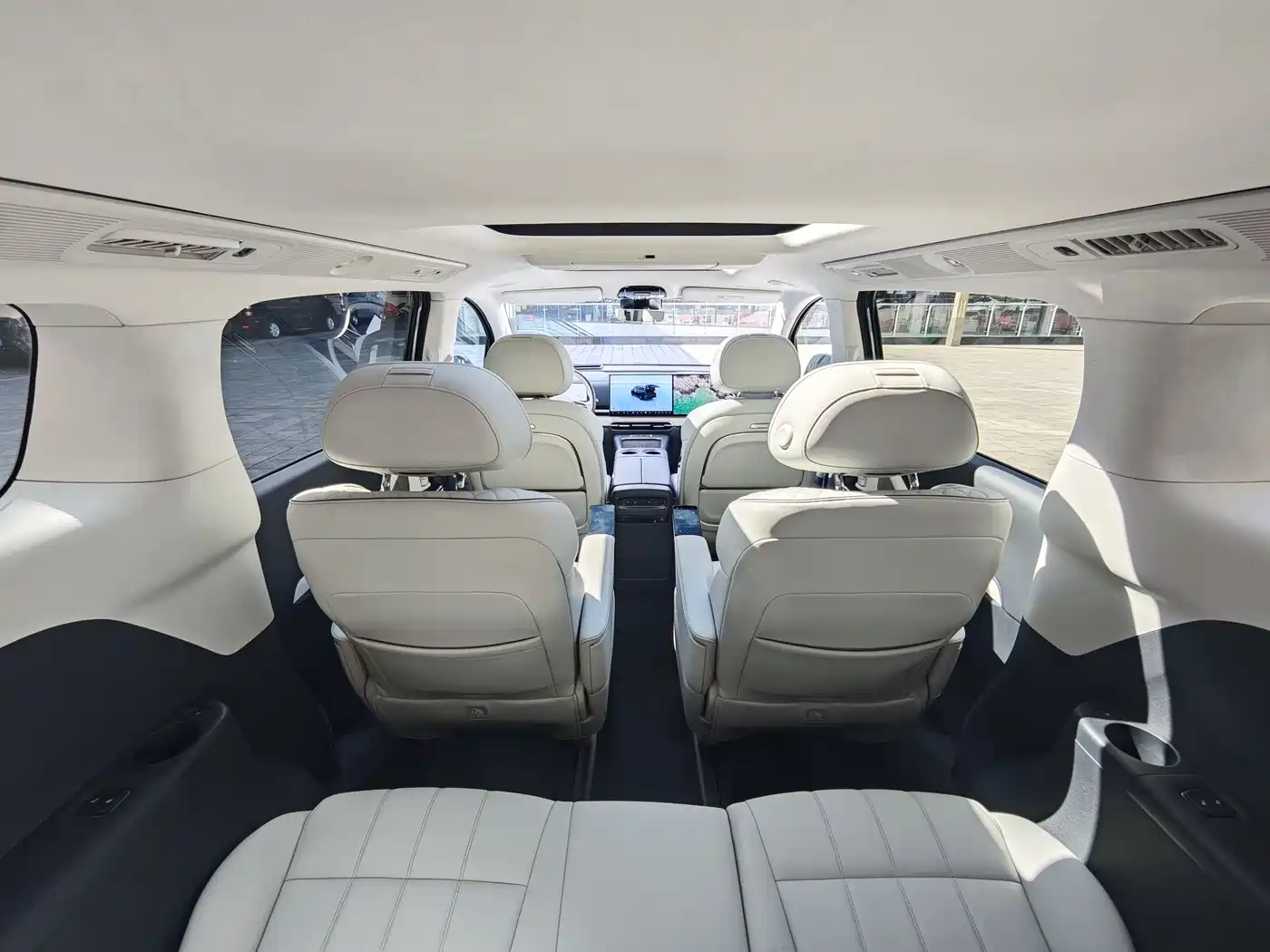 Voyah Auto Voyah Dreamer 2025 PHEV AWD Flagship Kunpeng Edition фото 18