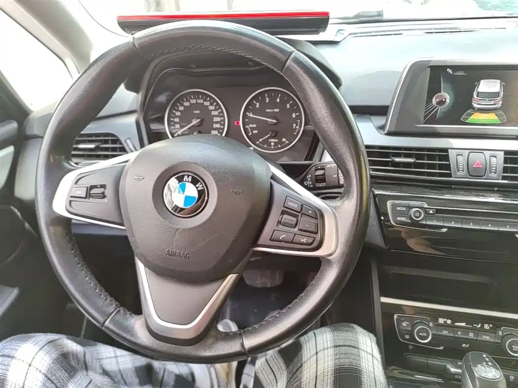 BMW 2 Series Touring 2016 218i Leading фото 10