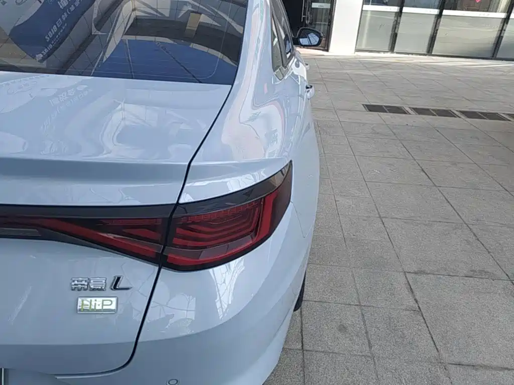 Geely Emgrand L HiP 2022 2022 1.5TD-DHT Pro 100KM Super Rui
