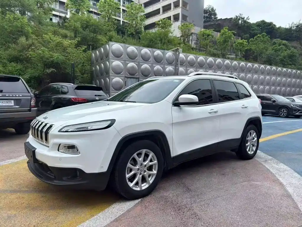 Фото 2 - Jeep Cherokee