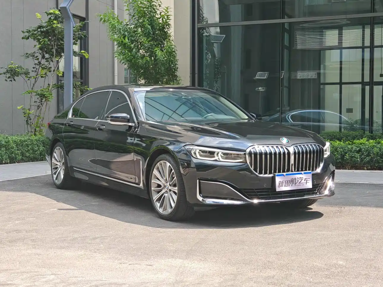 BMW 7 Series 2021 Model 740Li Leading Luxury Package фото 2