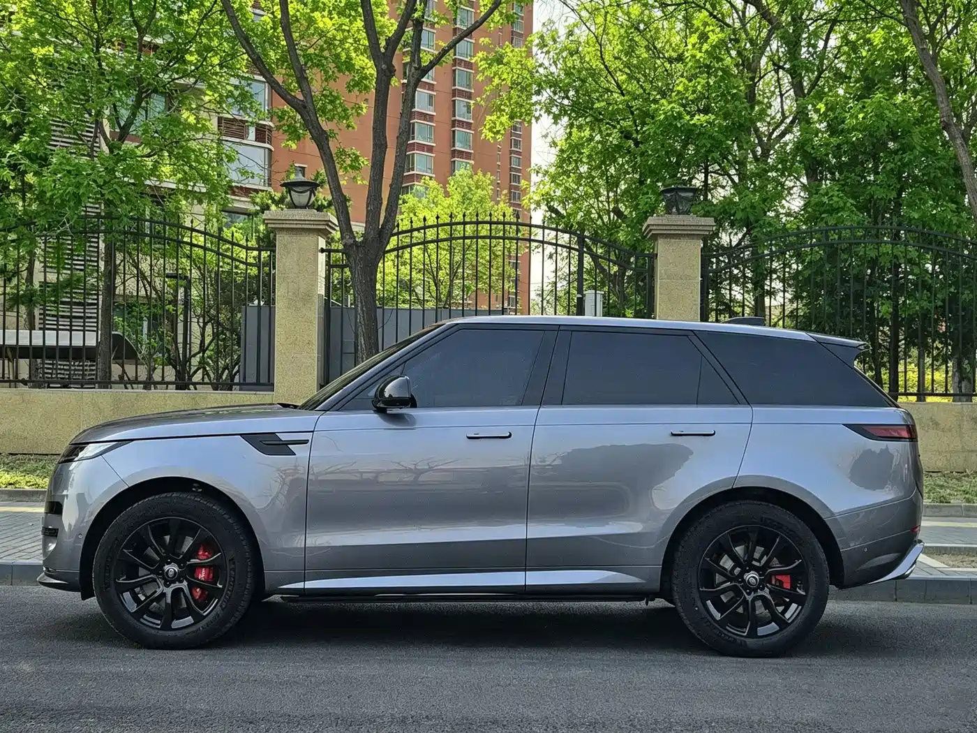 Land Rover Range Rover Sport 2023 400PS Dynamic SE фото 2