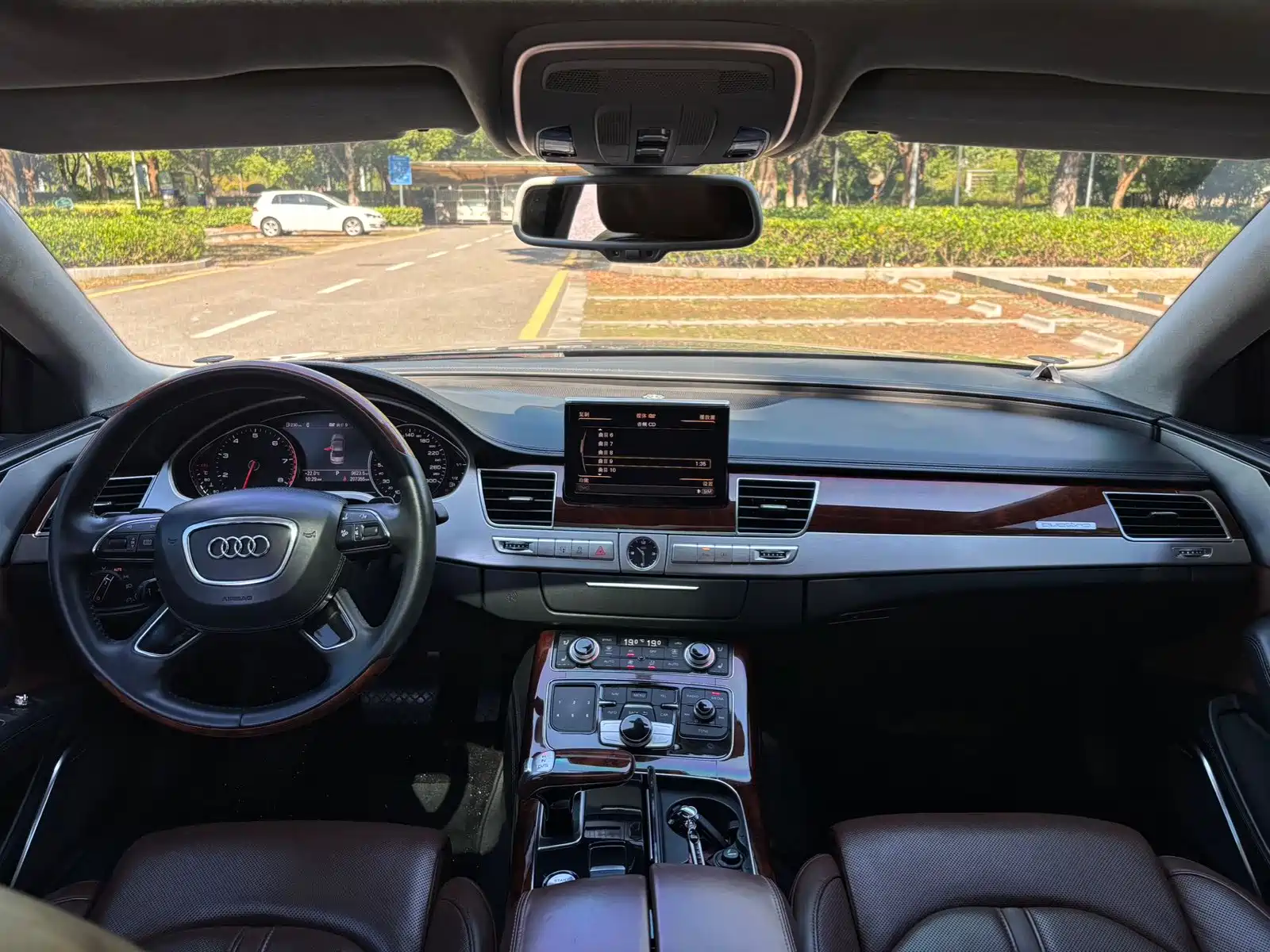 Photo 8 - Audi A8