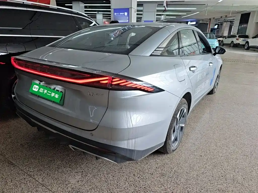 Geely Galaxy Galaxy L6 2025 EM-i 140km Starship Edition фото 7