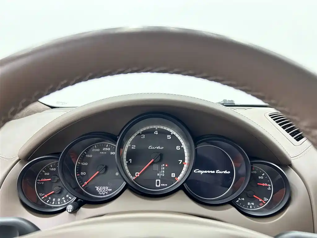 Porsche Cayenne 2011 Cayenne Turbo 4.8T фото 24