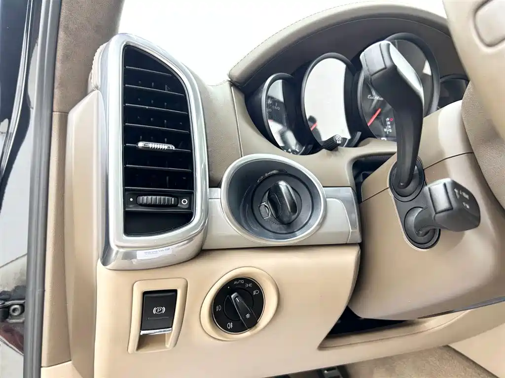 Porsche Cayenne 2011 Cayenne Turbo 4.8T фото 21
