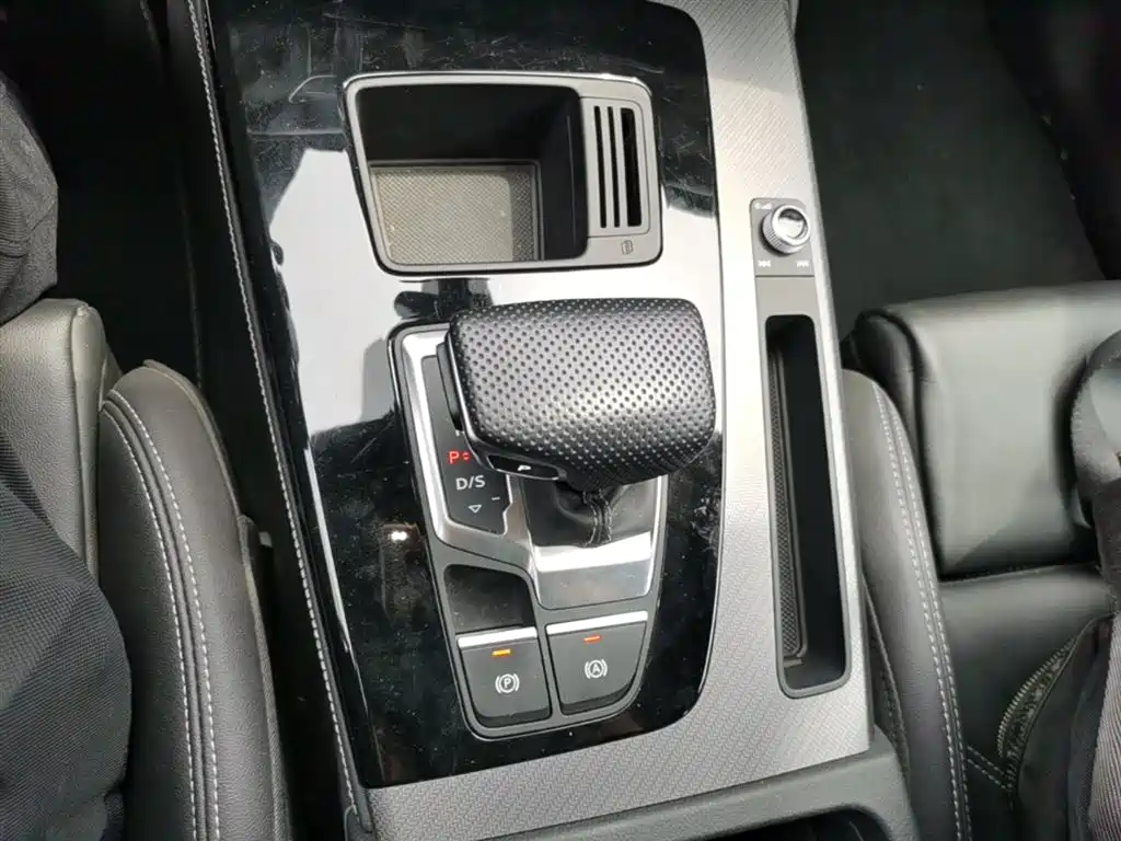Audi Q5L 2024 Model 45 TFSI Luxury Dynamic фото 21