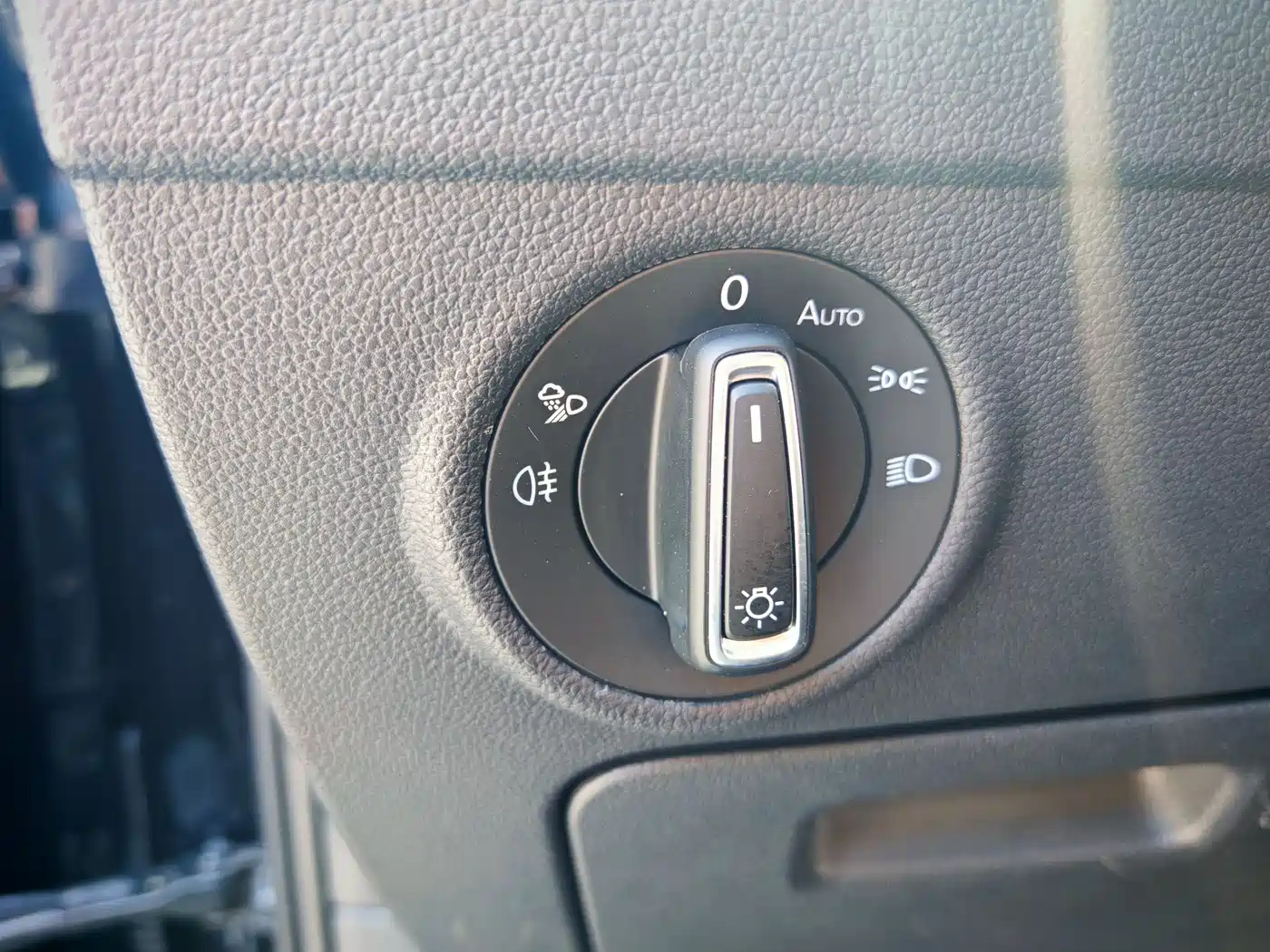 Volkswagen Tiguan L 2022 380TSI Automatic 4WD R-Line Cross Edition 7-Seater фото 13