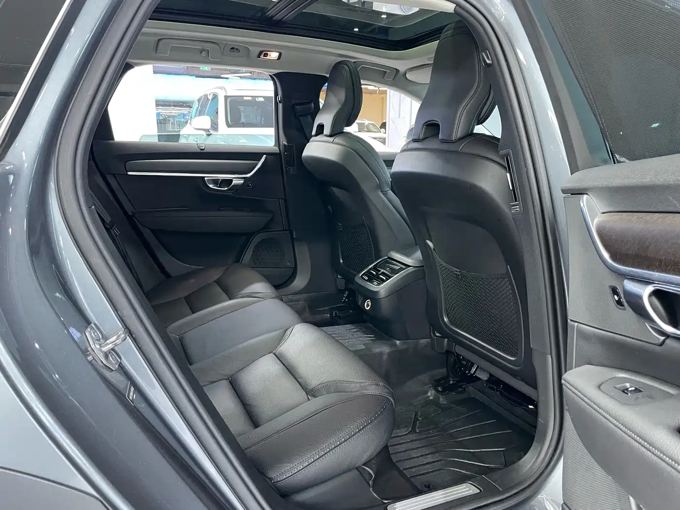 Volvo V90 2019 2019 Cross Country T5 AWD Intelligent Distance China VI