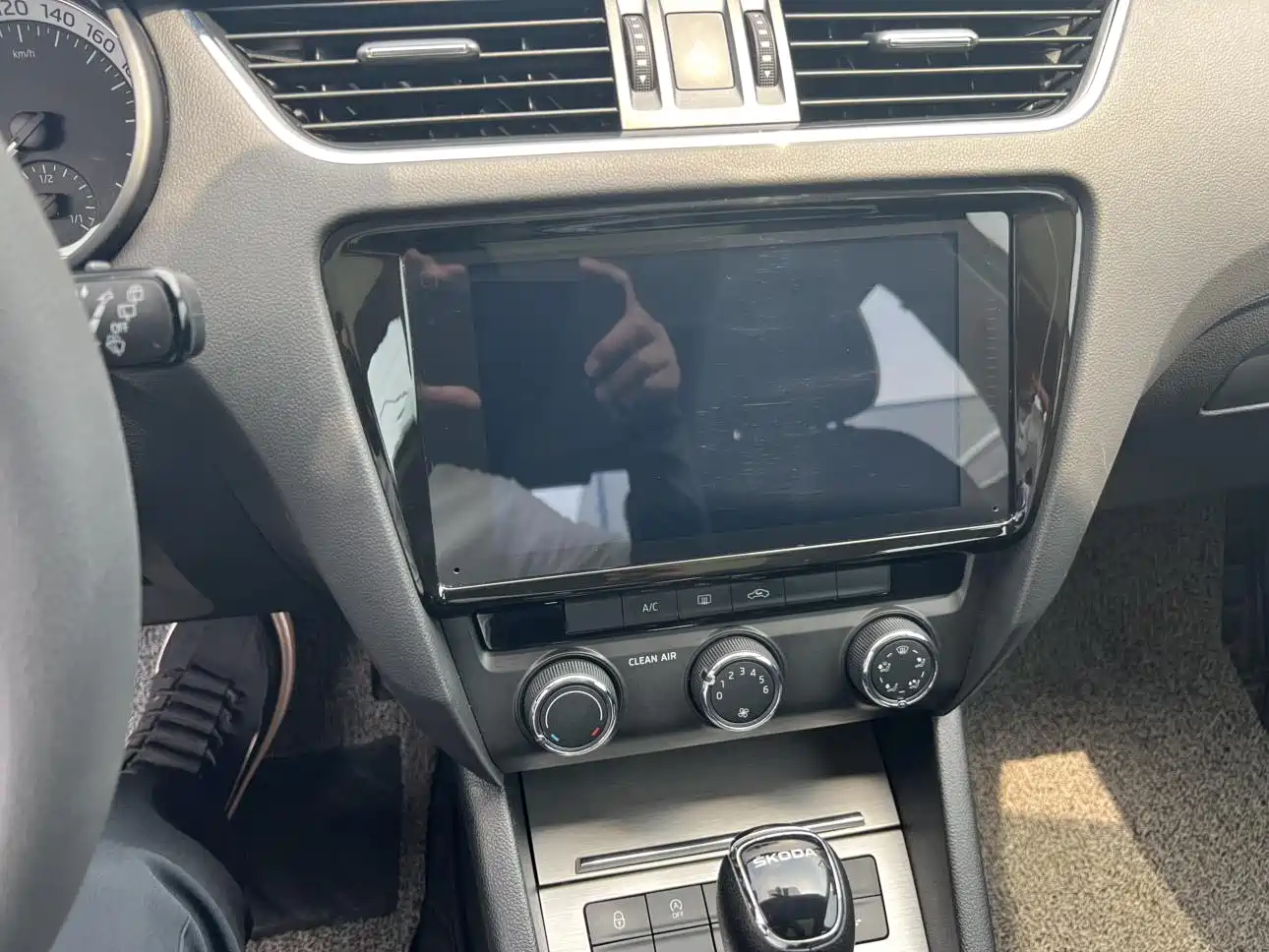 Škoda Octavia 2020 1.5L Automatic Smart Luxury Edition фото 6
