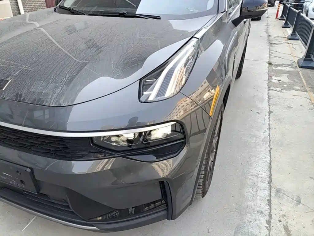 صورة 24 - Lynk & Co 01