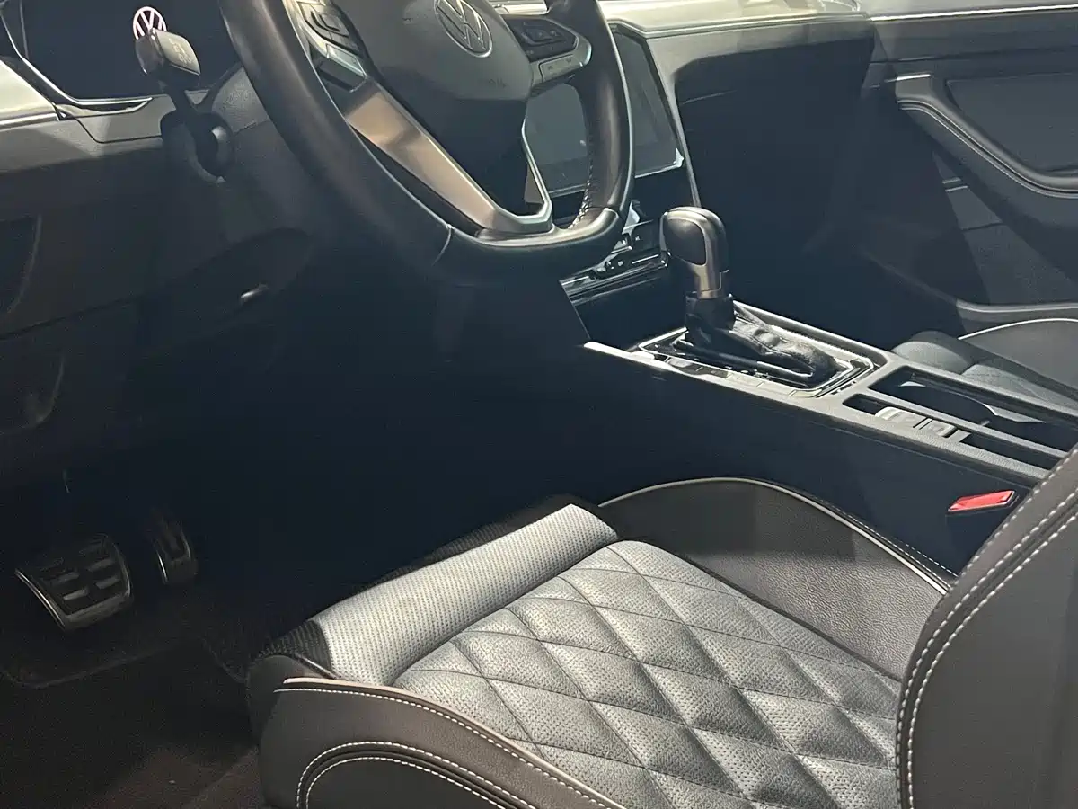 VOLKSWAGEN MAGOTAN GTE PLUG IN HYBRID