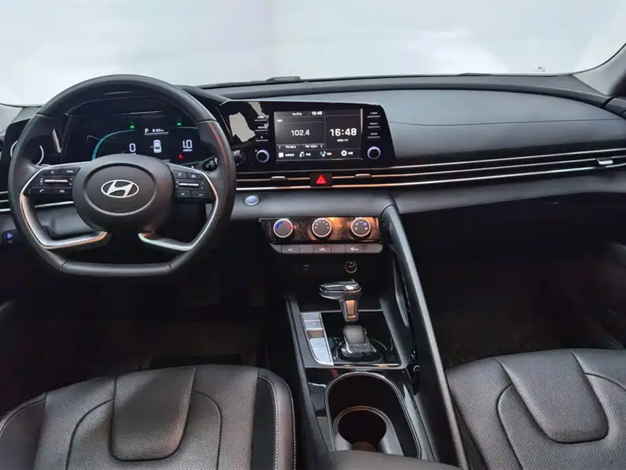 Hyundai Elantra 2023 1.5L CVT GLX Elite Edition фото 12
