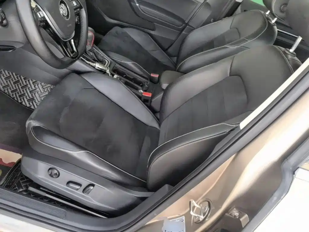 Фото 15 - Volkswagen Golf