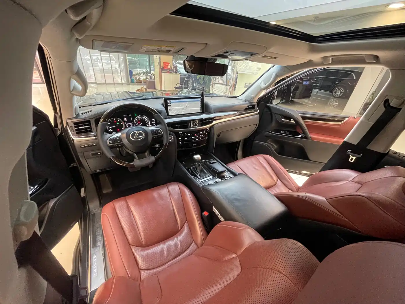 Фото 24 - Lexus LX
