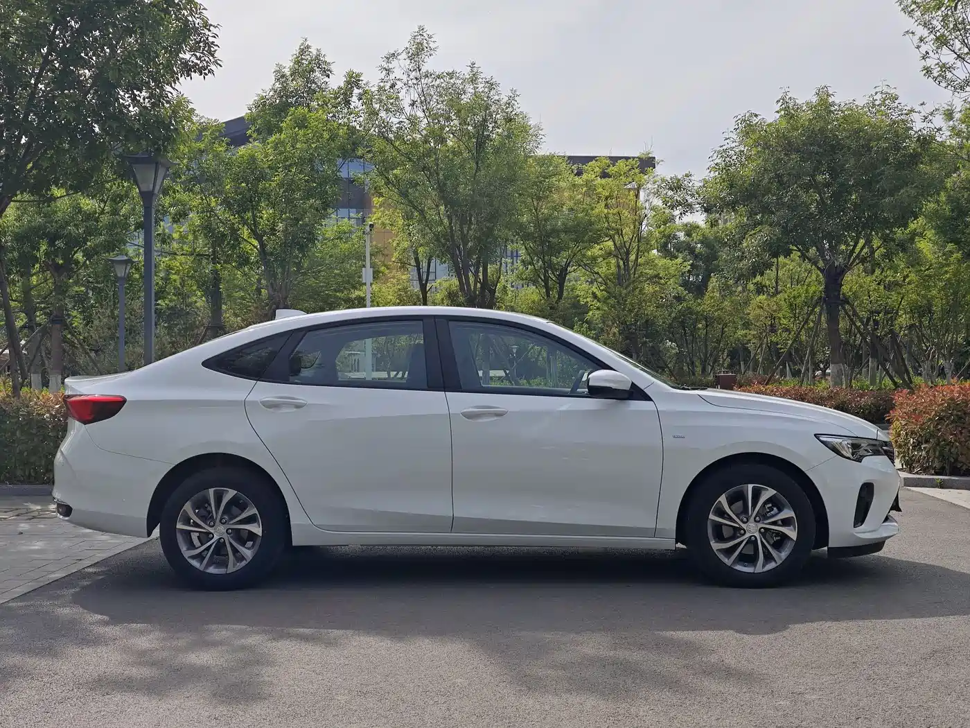 Buick Verano 2023 Pro Joy Edition фото 4