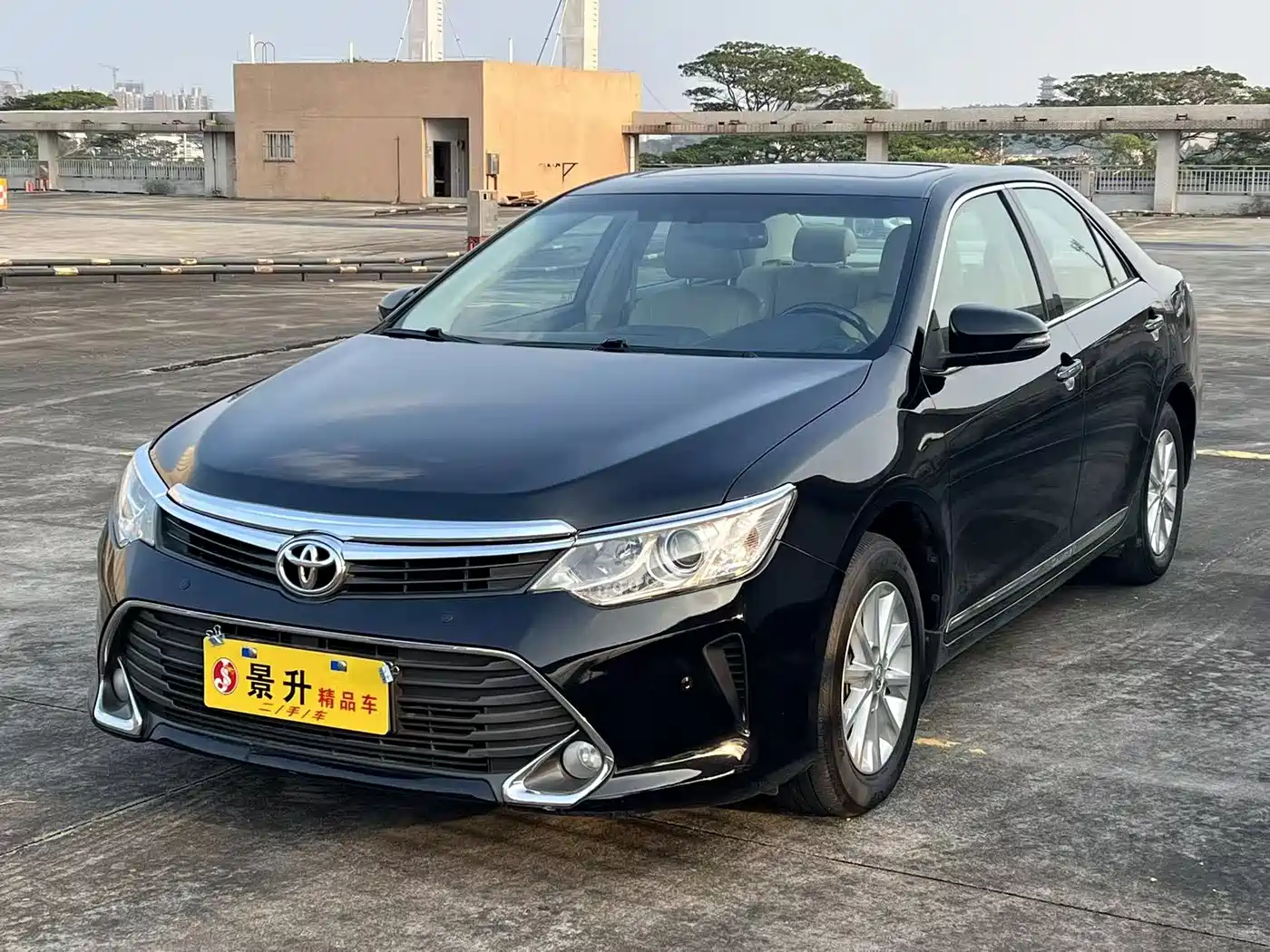 Toyota Camry 2015 2.0G Leading Edition
