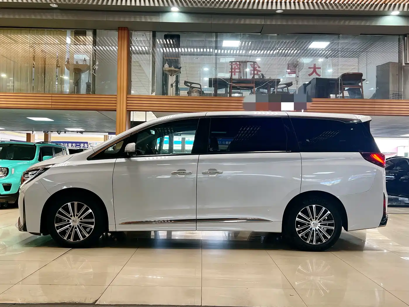 GAC Trumpchi Trumpchi M8 2023 Leading Series 390T Ultimate Edition фото 4