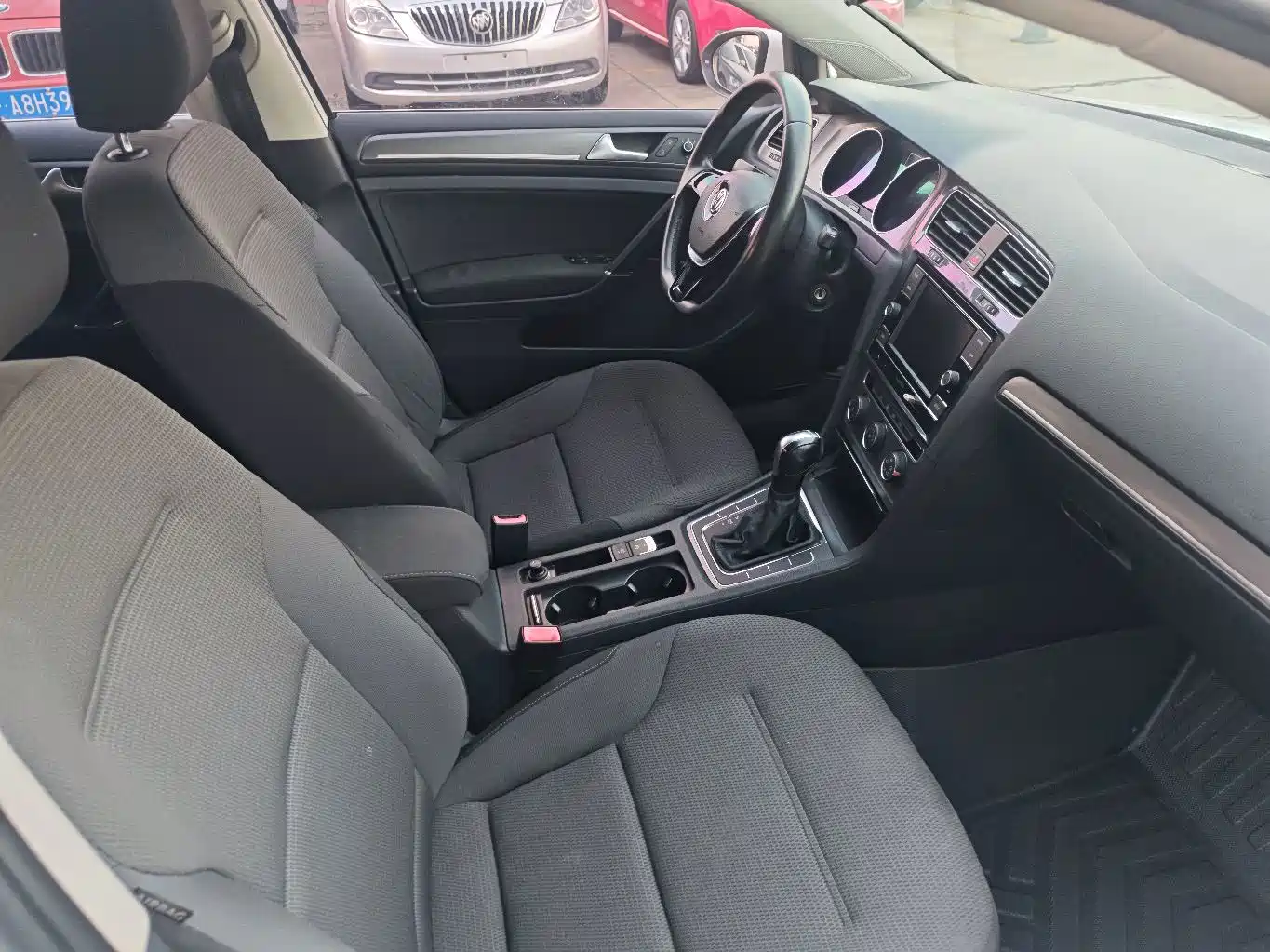 Photo 11 - Volkswagen Golf