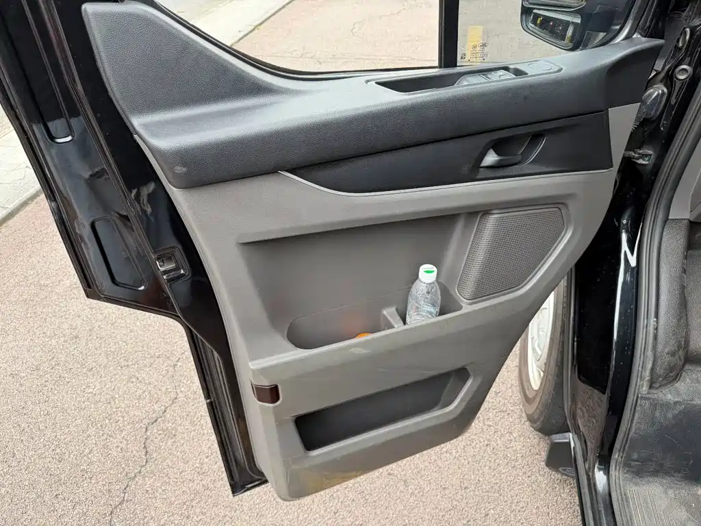 Ford Transit 2023 2023 Model 2.0T Diesel Automatic Multi-purpose Commercial Vehicle Medium Wheelbase Medium Roof 5/6 Seater