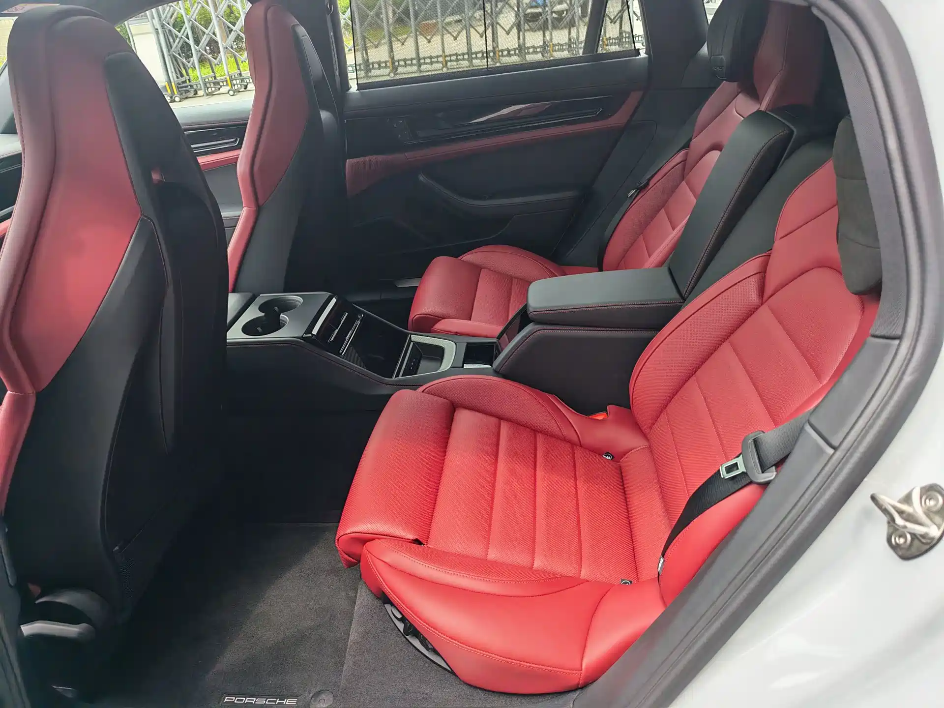 صورة 20 - Porsche Panamera
