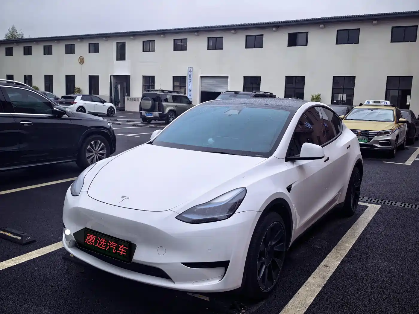 TESLA MODEL Y