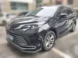 Photo 2 - Toyota Sienna