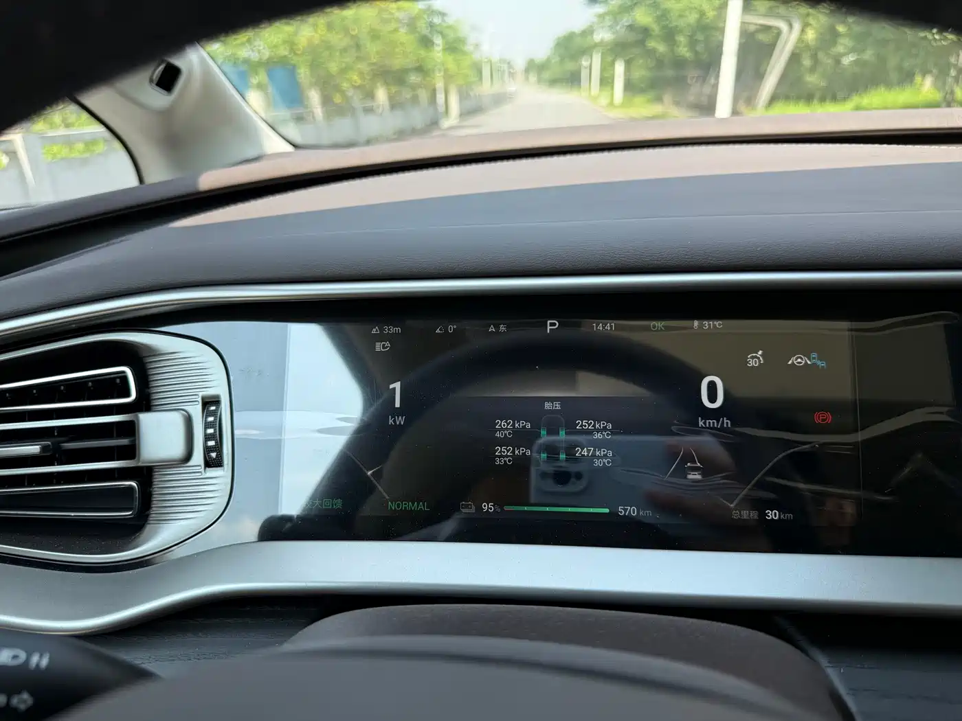 Denza D9 2024 EV 600 AWD Flagship фото 15