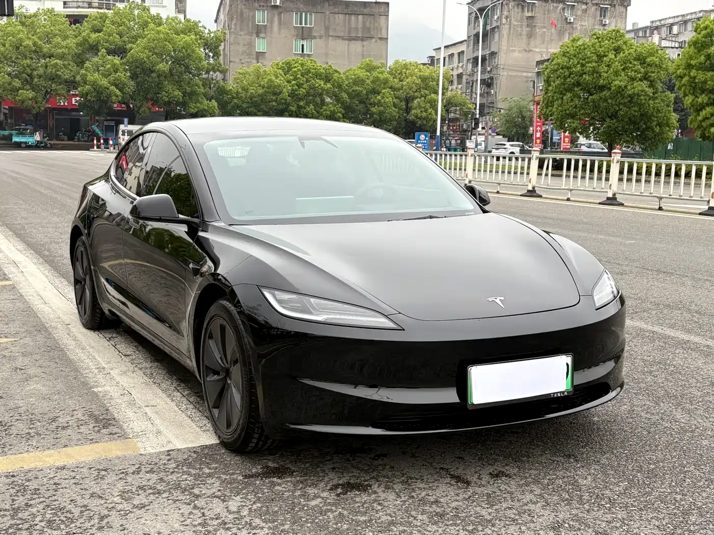 TESLA MODEL 3